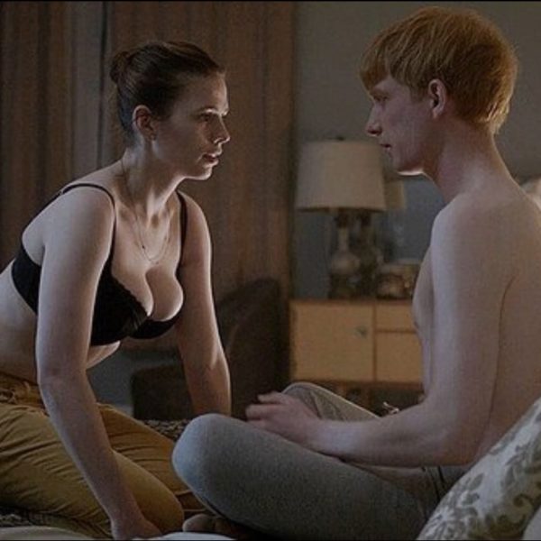 ‚Be Right Back‘ (2013) Black Mirror: 02×01 – Owen Harris